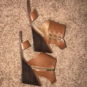 Nicole Wedges